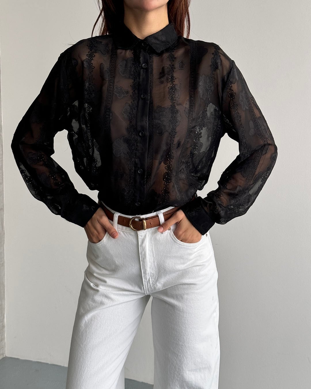 Çiçek Nakışlı Transparan Siyah Gömlek