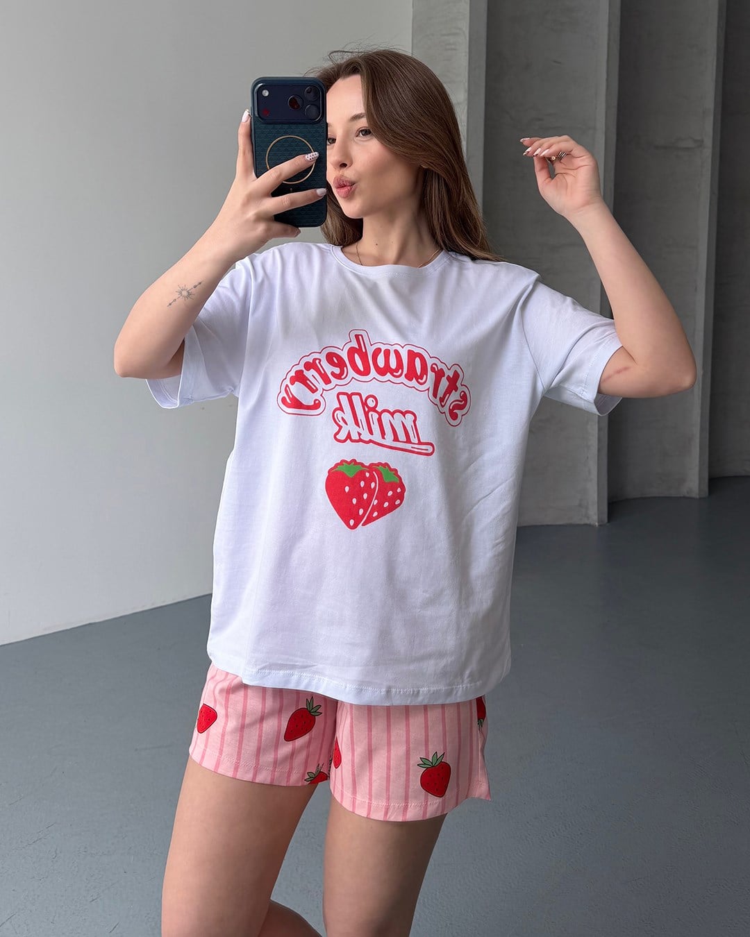 Çilekli Şortlu Pijama Takımı