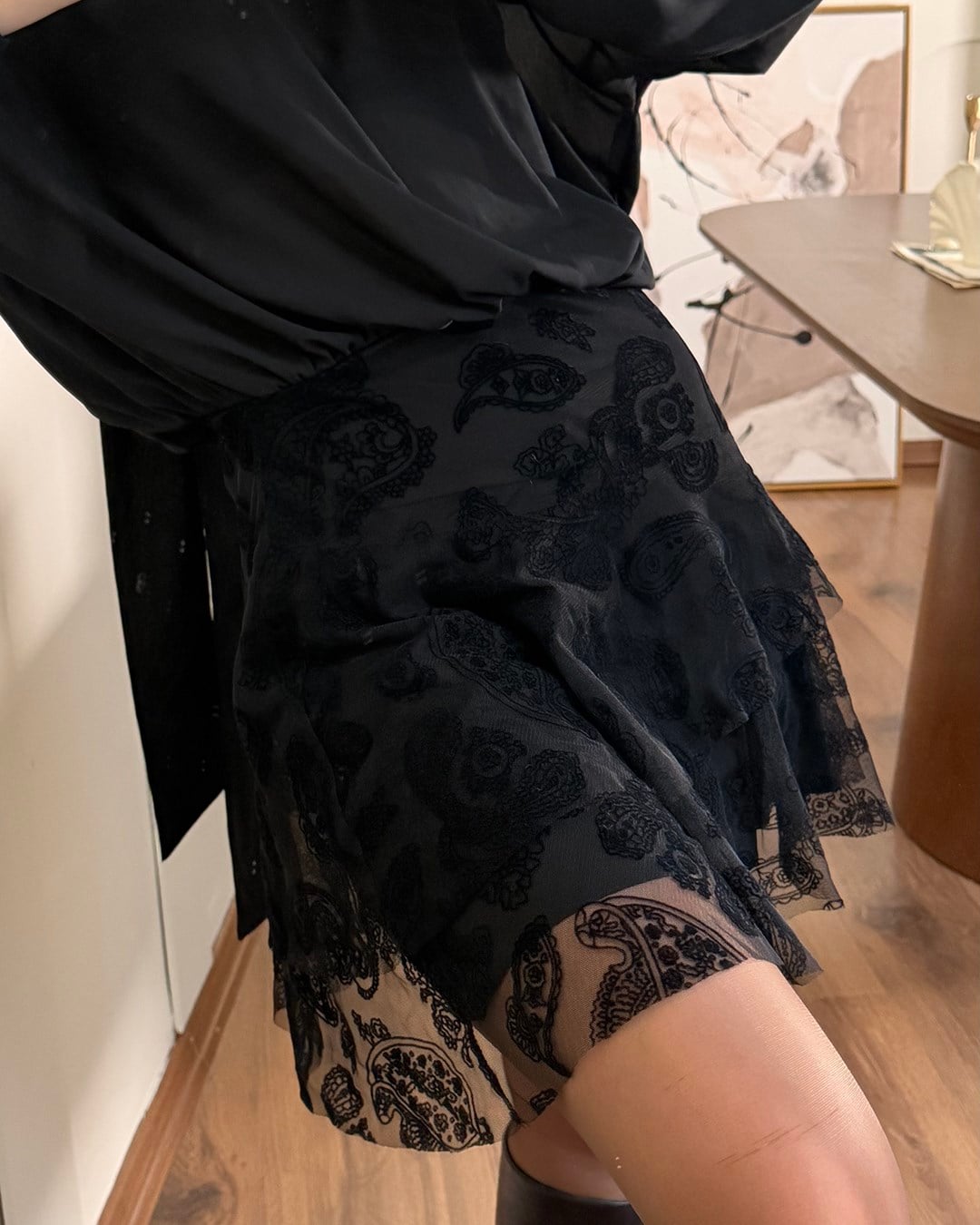 Dantelli Tül Detay Siyah Elbise