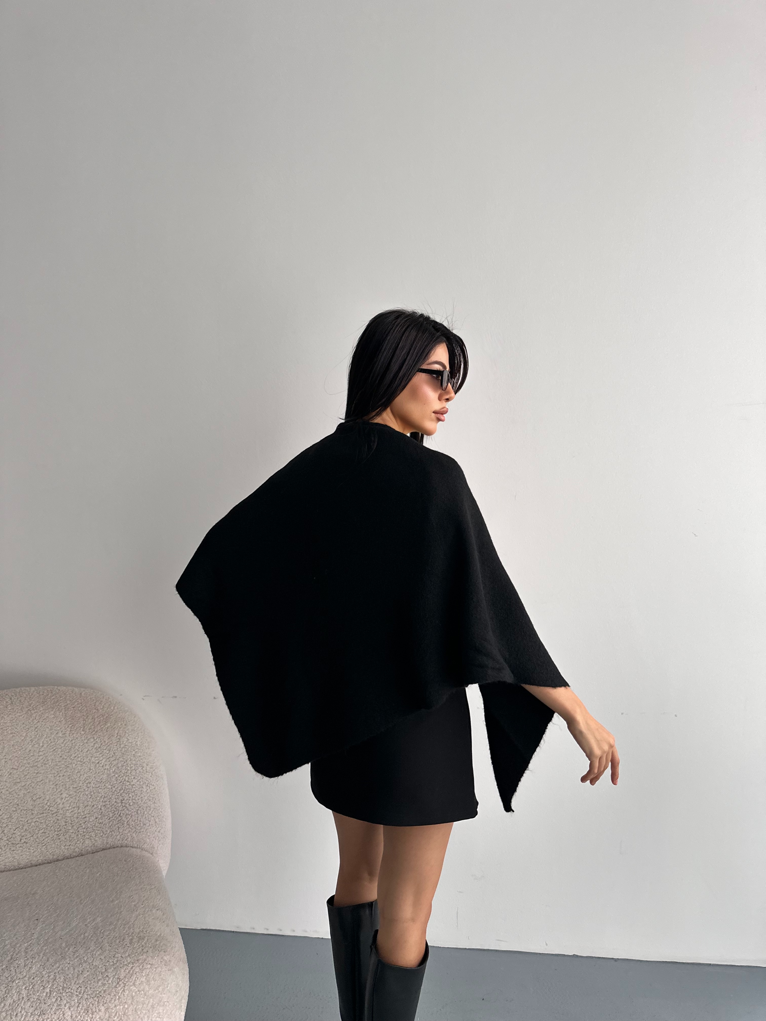 Dökümlü Triko Siyah Panço Şal