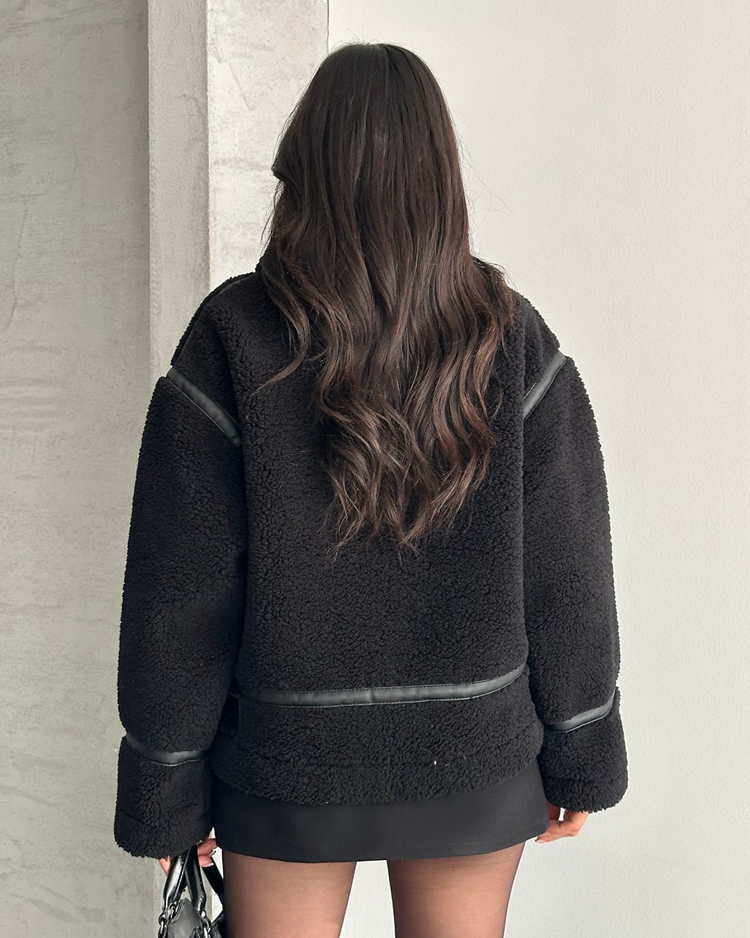 Dolly Deri Biyeli Oversize Siyah Peluş Mont