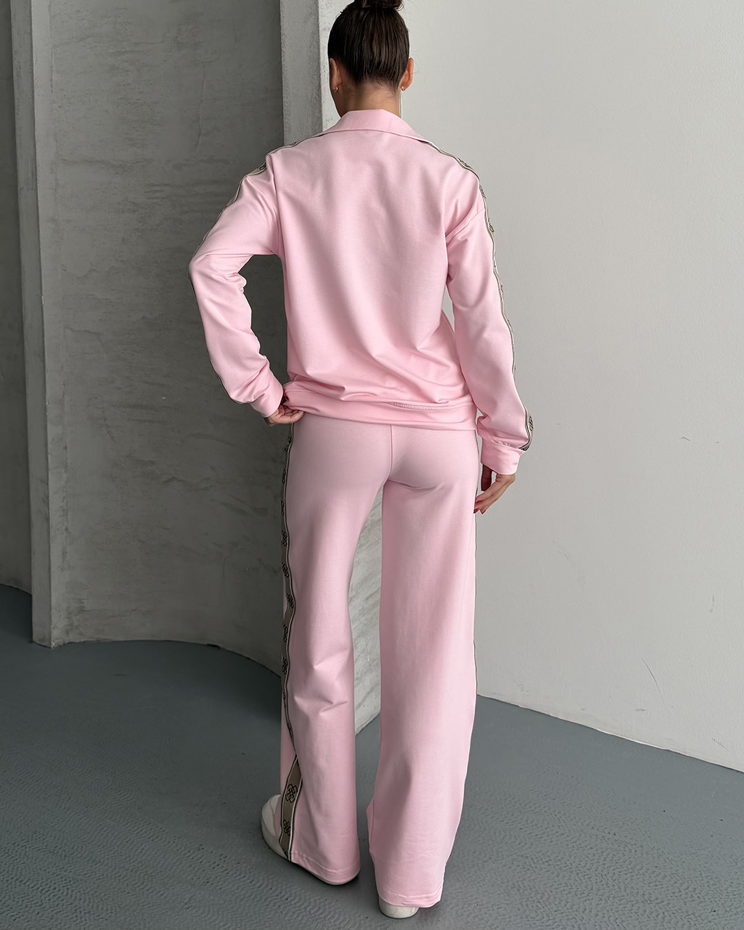 Fermuarlı Şerit Detaylı Pembe Eşofman Takımı