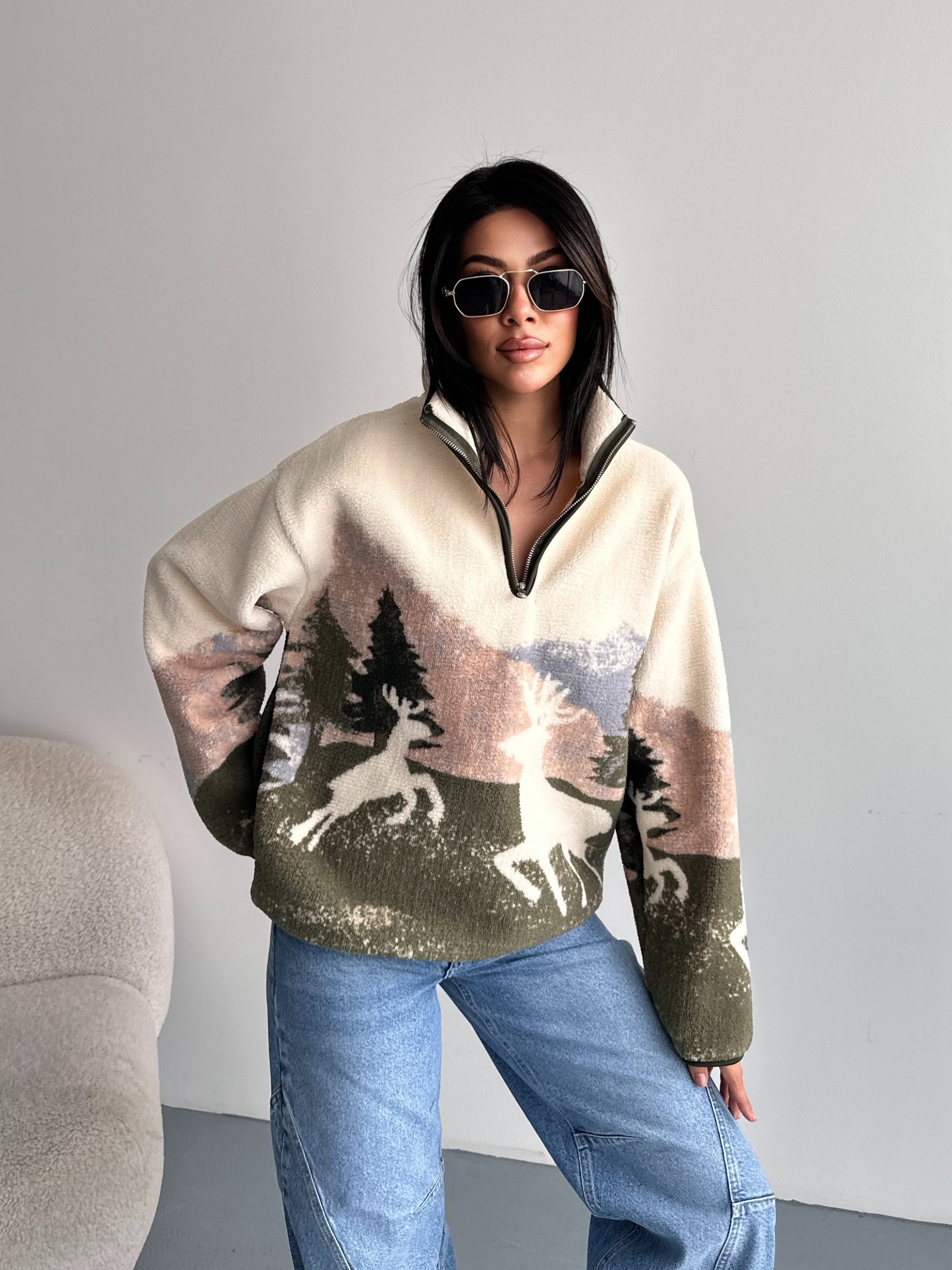 Geyik Desenli Yarım Fermuarlı Polar Sweatshirt