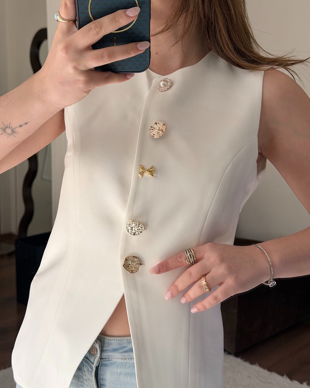 Gold Düğmeli Beyaz Blazer Yelek