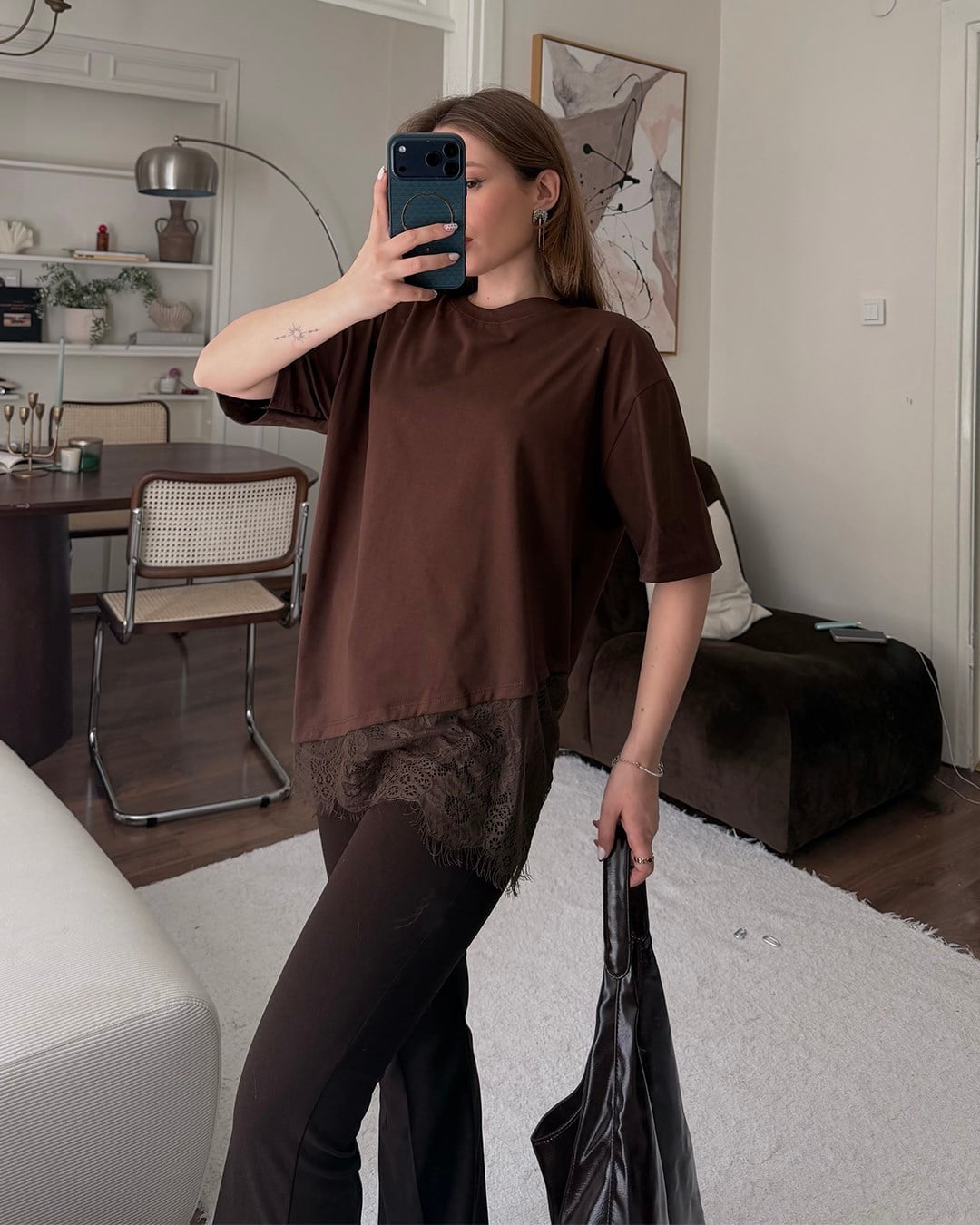 Kahverengi Dantel Detaylı Oversize Tişört