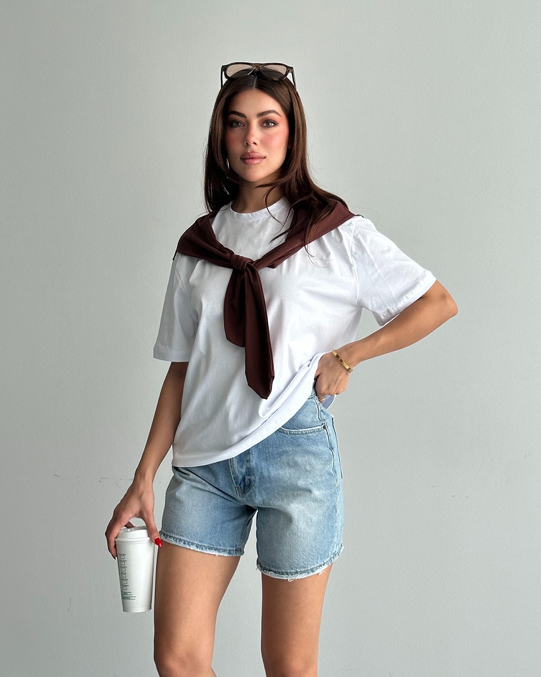 Kahverengi Fular Detaylı Oversize Tişört