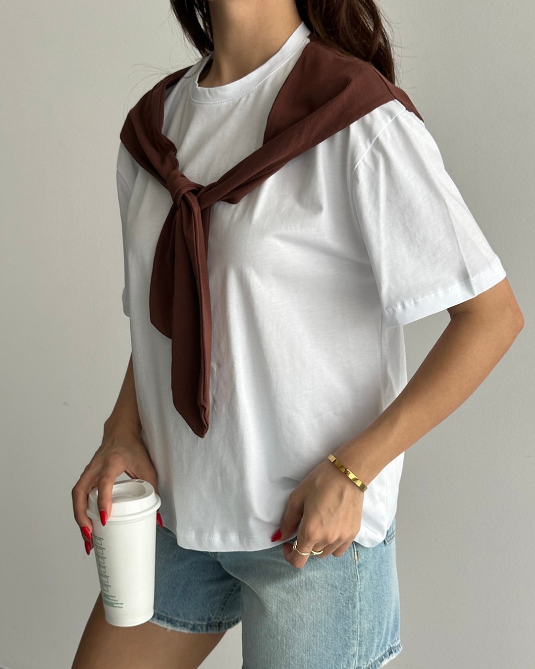 Kahverengi Fular Detaylı Oversize Tişört