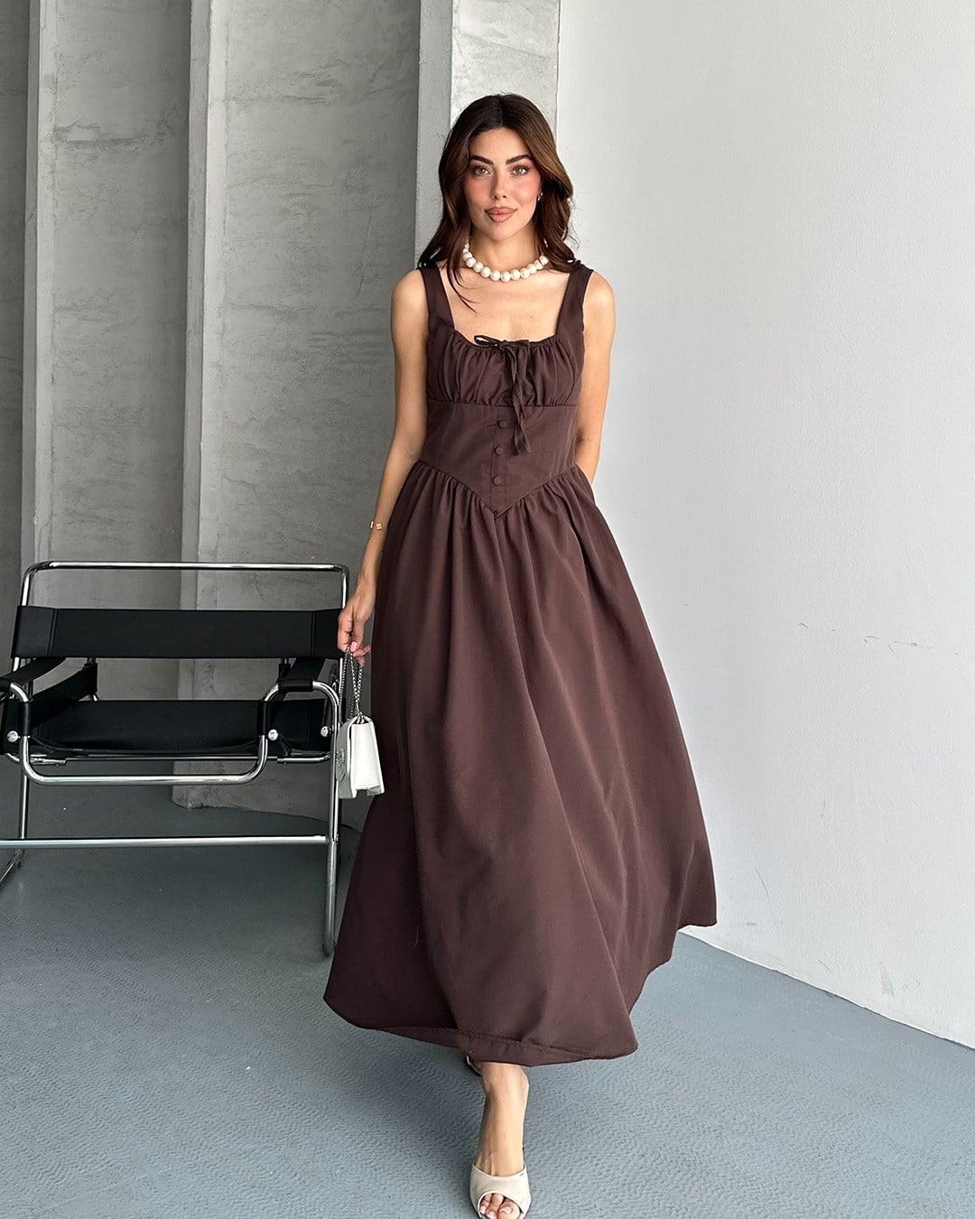 Kahverengi Kare Yaka Askılı Maxi Elbise