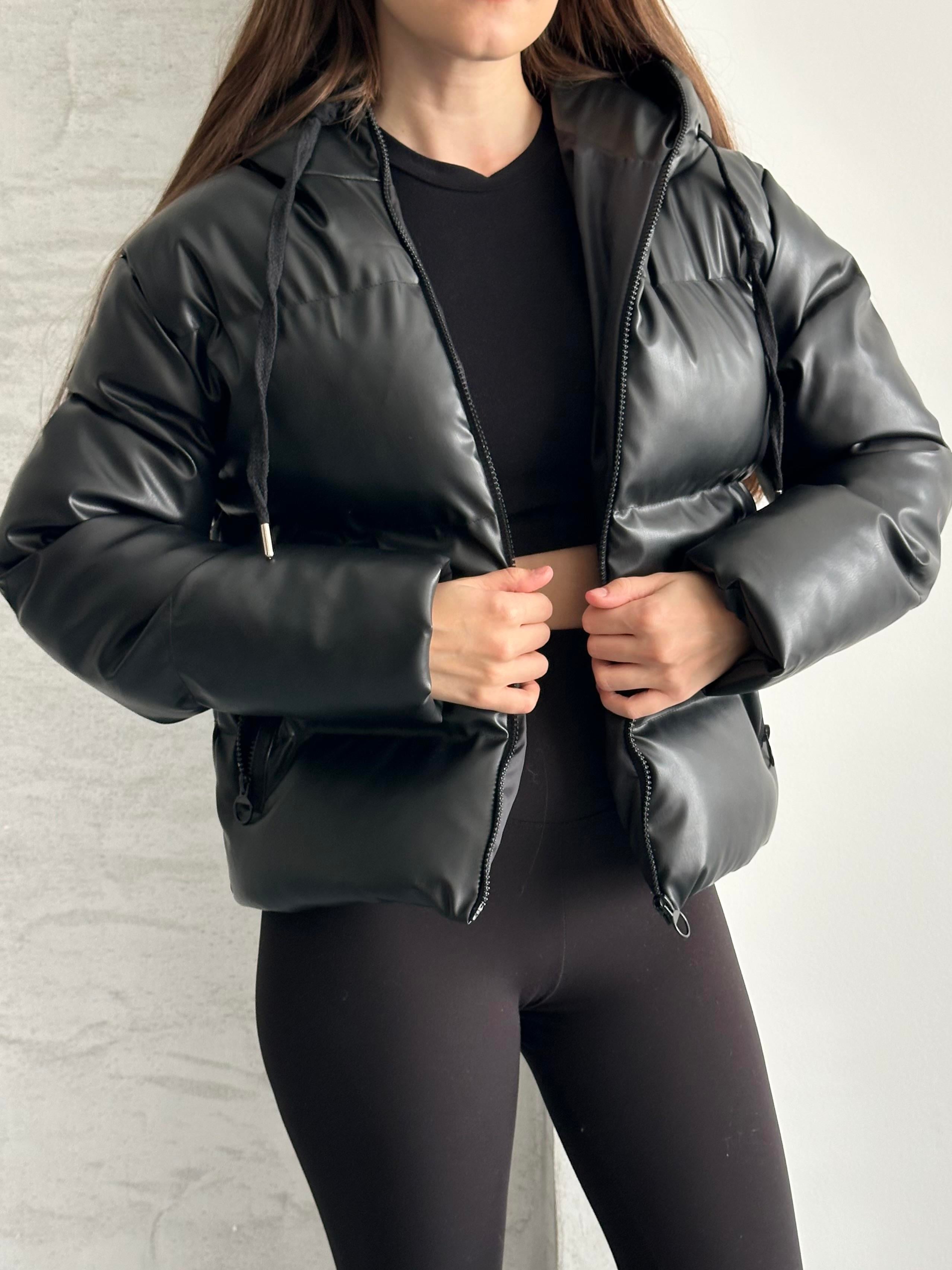 Kapüşonlu Siyah Deri Şişme Mont