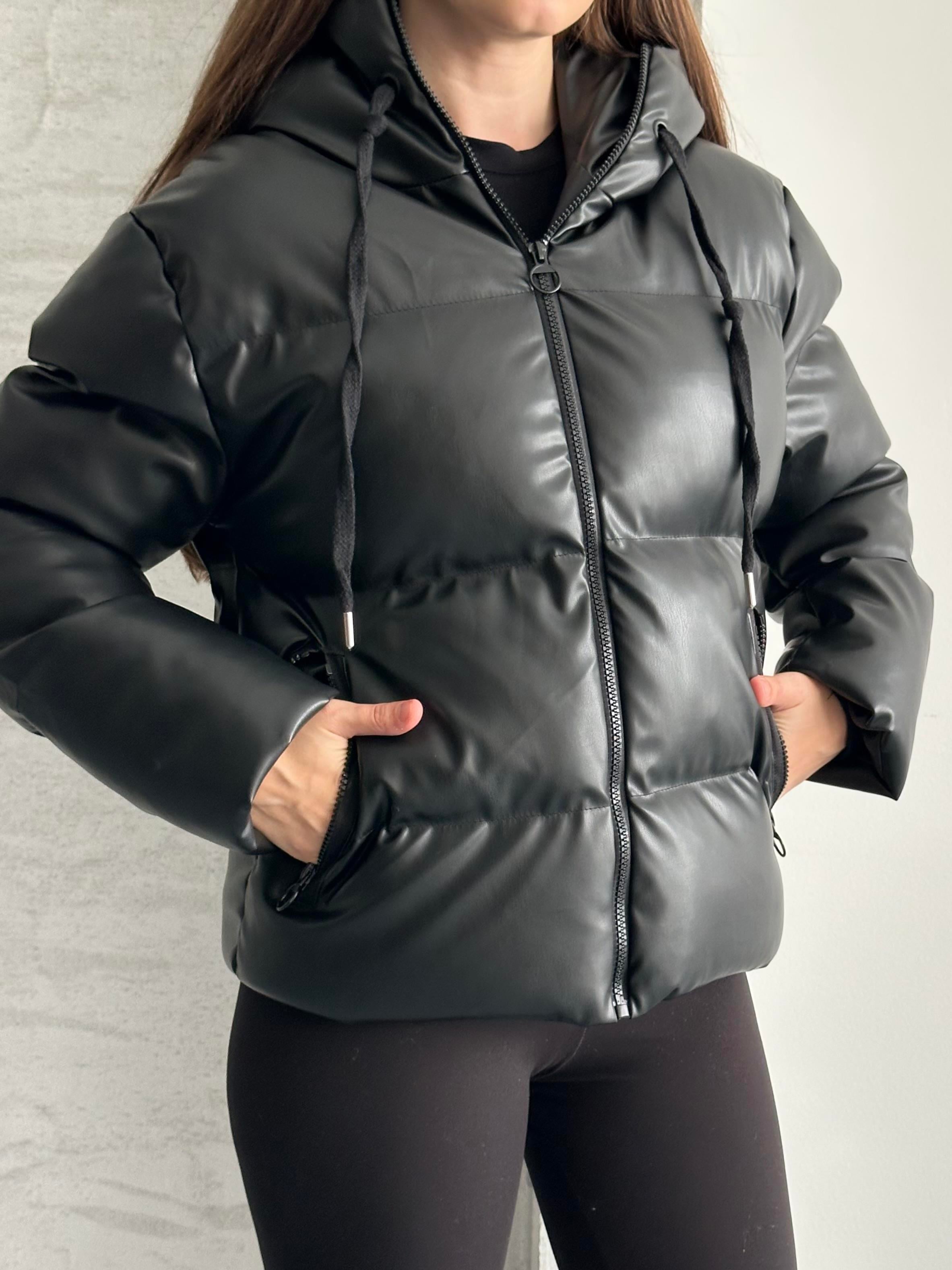 Kapüşonlu Siyah Deri Şişme Mont