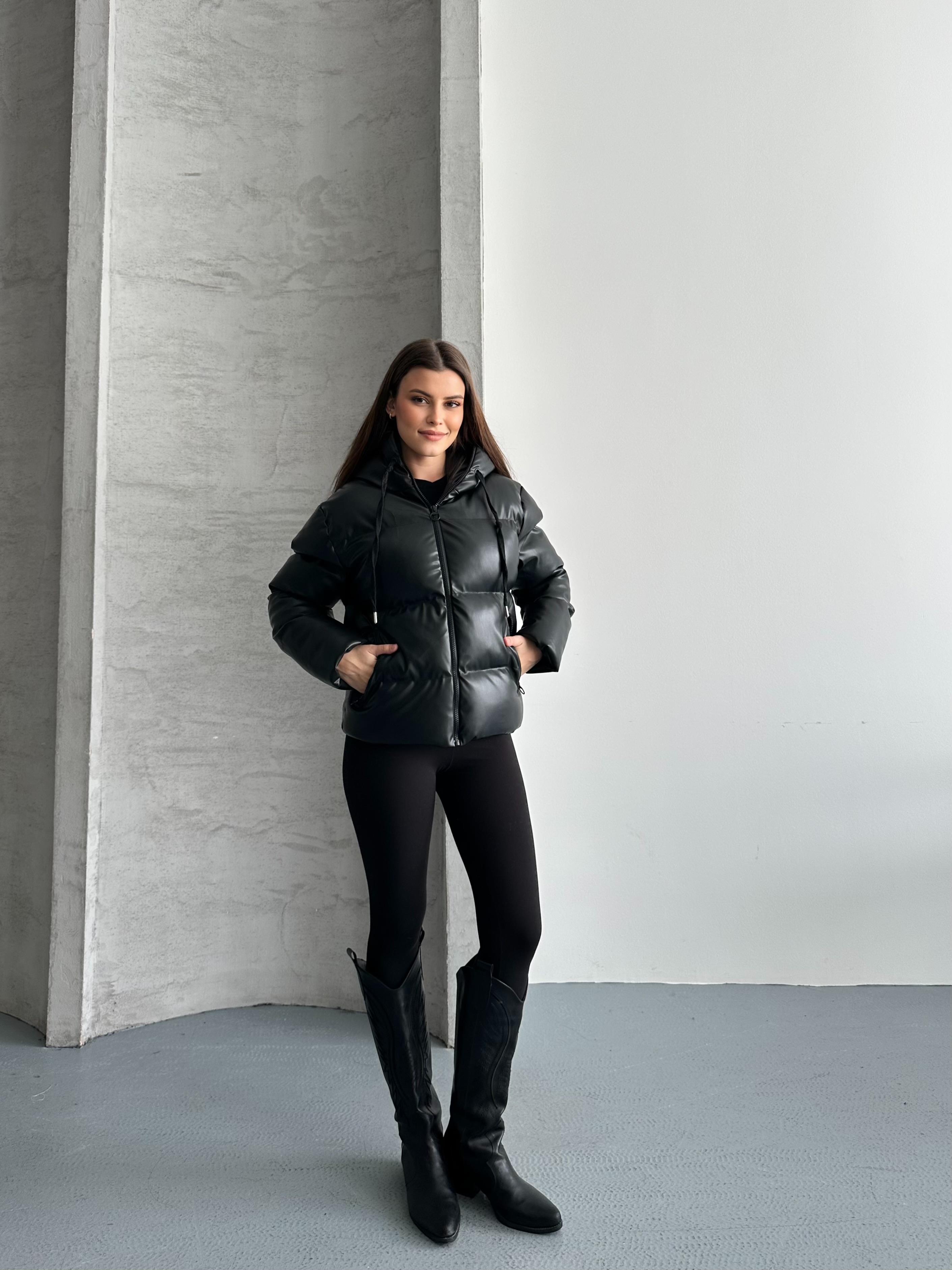 Kapüşonlu Siyah Deri Şişme Mont