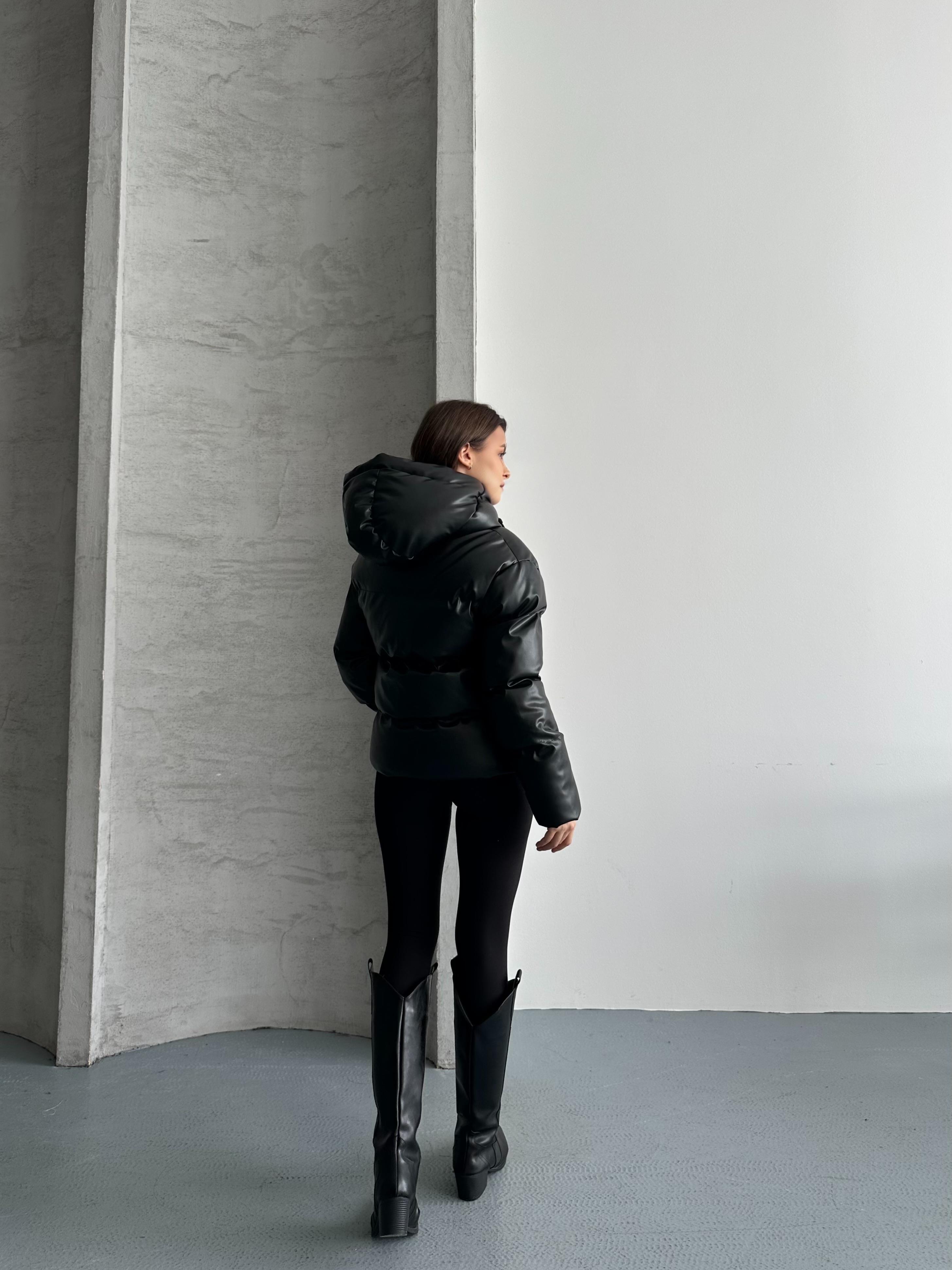 Kapüşonlu Siyah Deri Şişme Mont