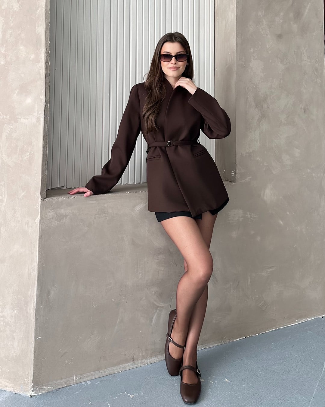 Yakasız Kemerli Kahverengi Blazer Ceket