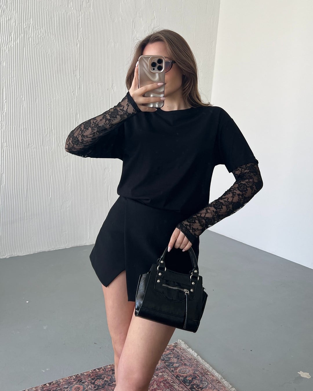 Kolu Dantelli Siyah Tişört