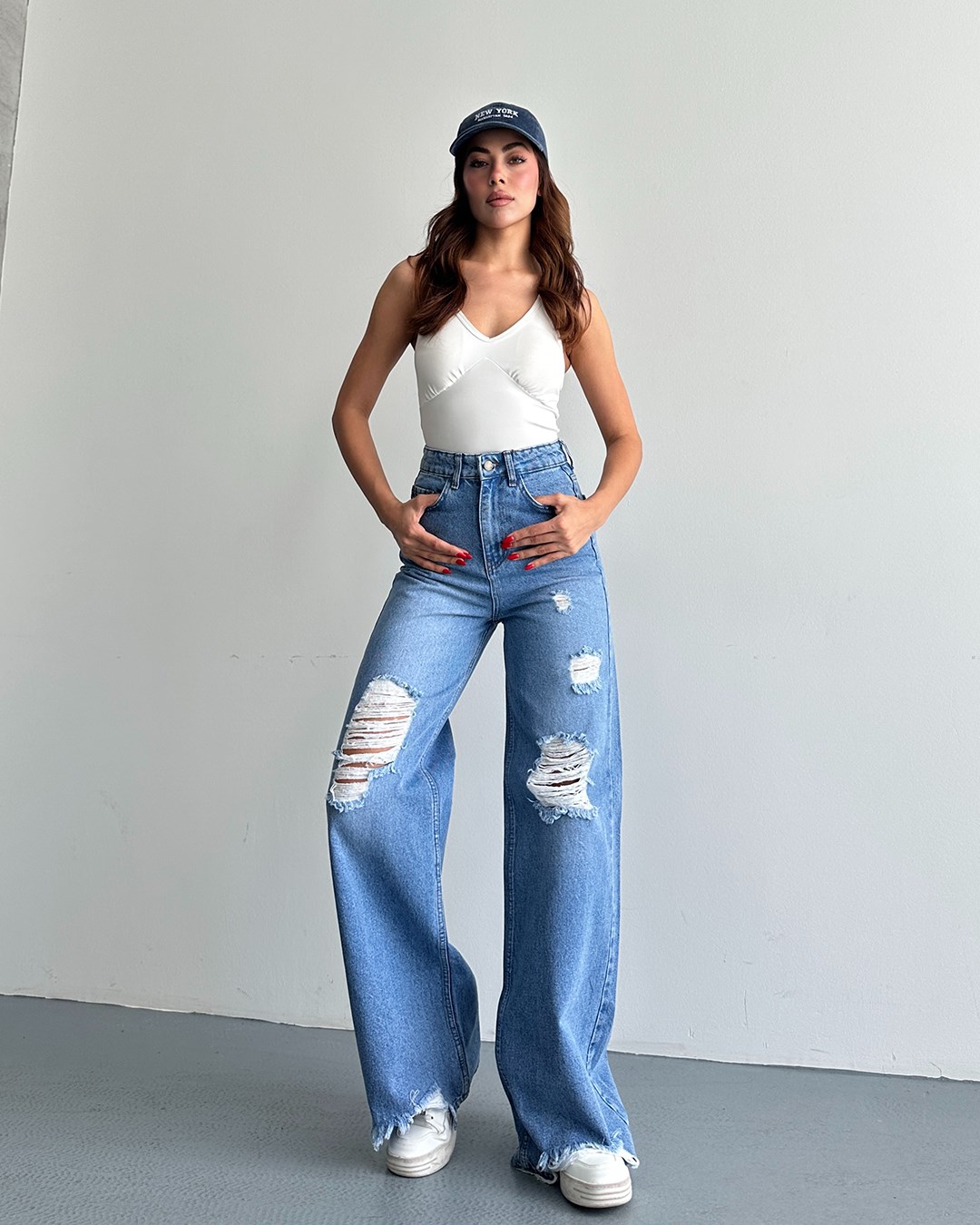 Mavi Yırtık Detaylı Wide Leg Jean