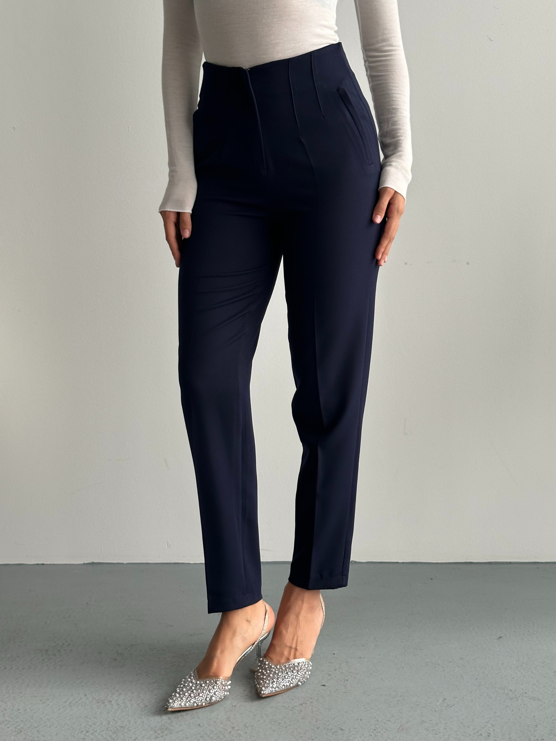 Modern Kesim Yüksek Bel Lacivert Pantolon