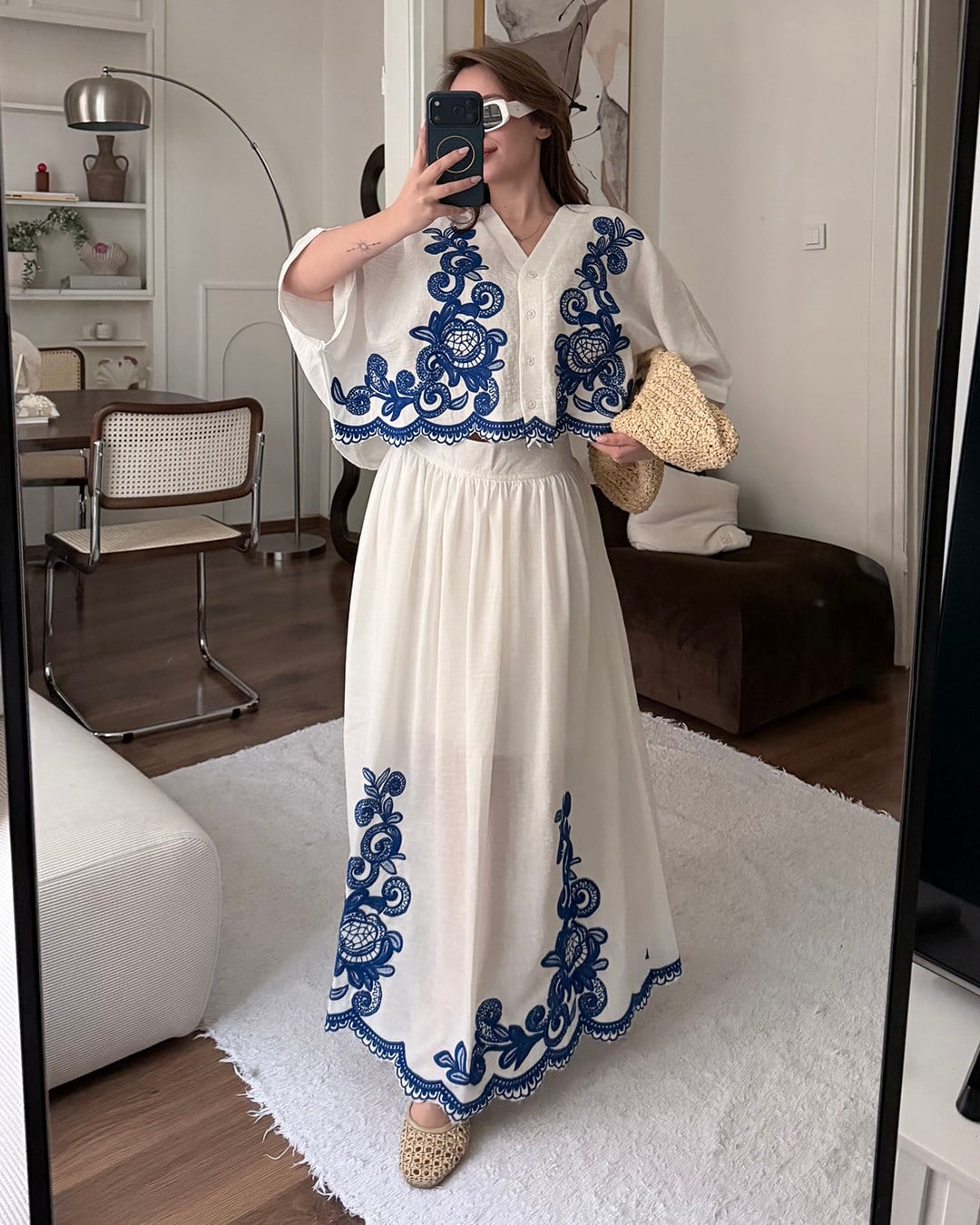 Nakışlı Beyaz Crop Bluz Etek Takım