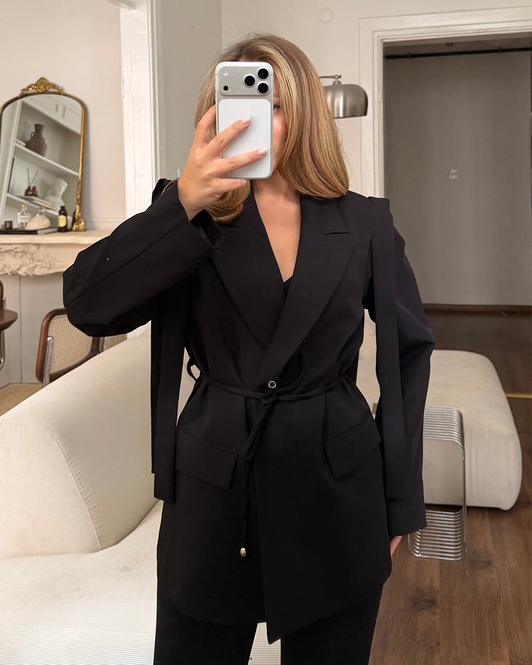 Omuz Detaylı Belden Kuşaklı Siyah Blazer Ceket