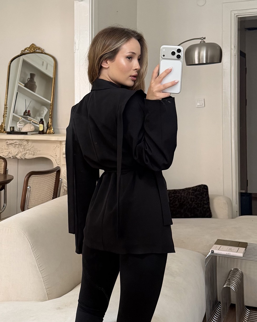 Omuz Detaylı Belden Kuşaklı Siyah Blazer Ceket