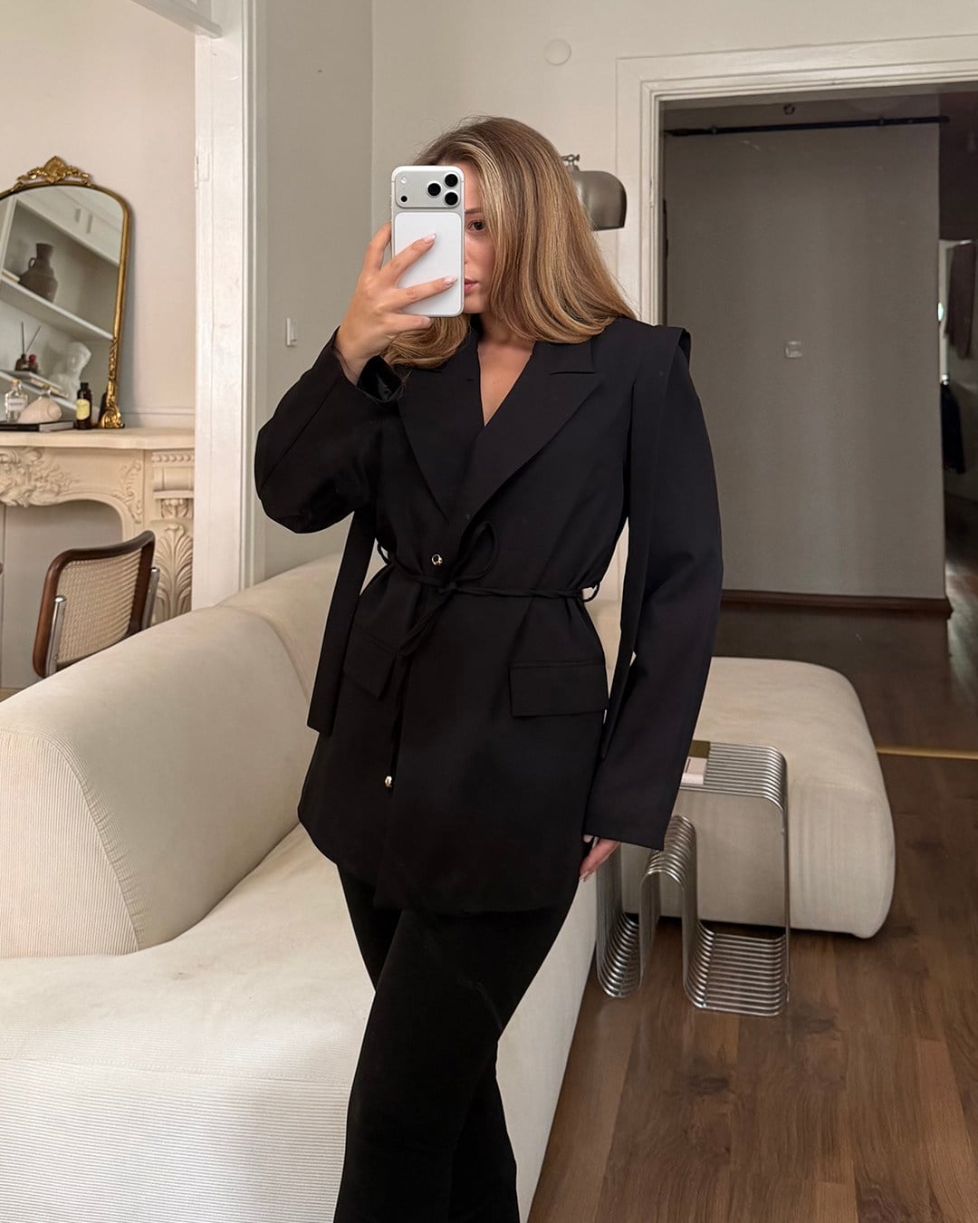 Omuz Detaylı Belden Kuşaklı Siyah Blazer Ceket