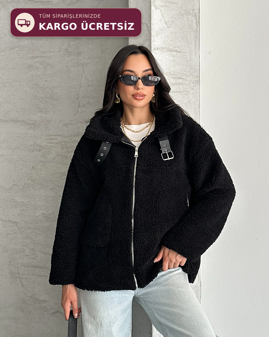 Oval Cepli Siyah Peluş Ceket