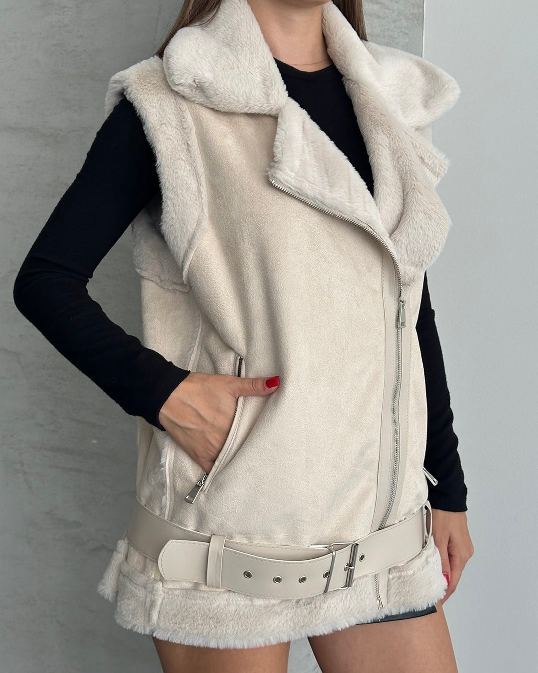 Peluş Astarlı Kemerli Oversize Bej Süet Yelek