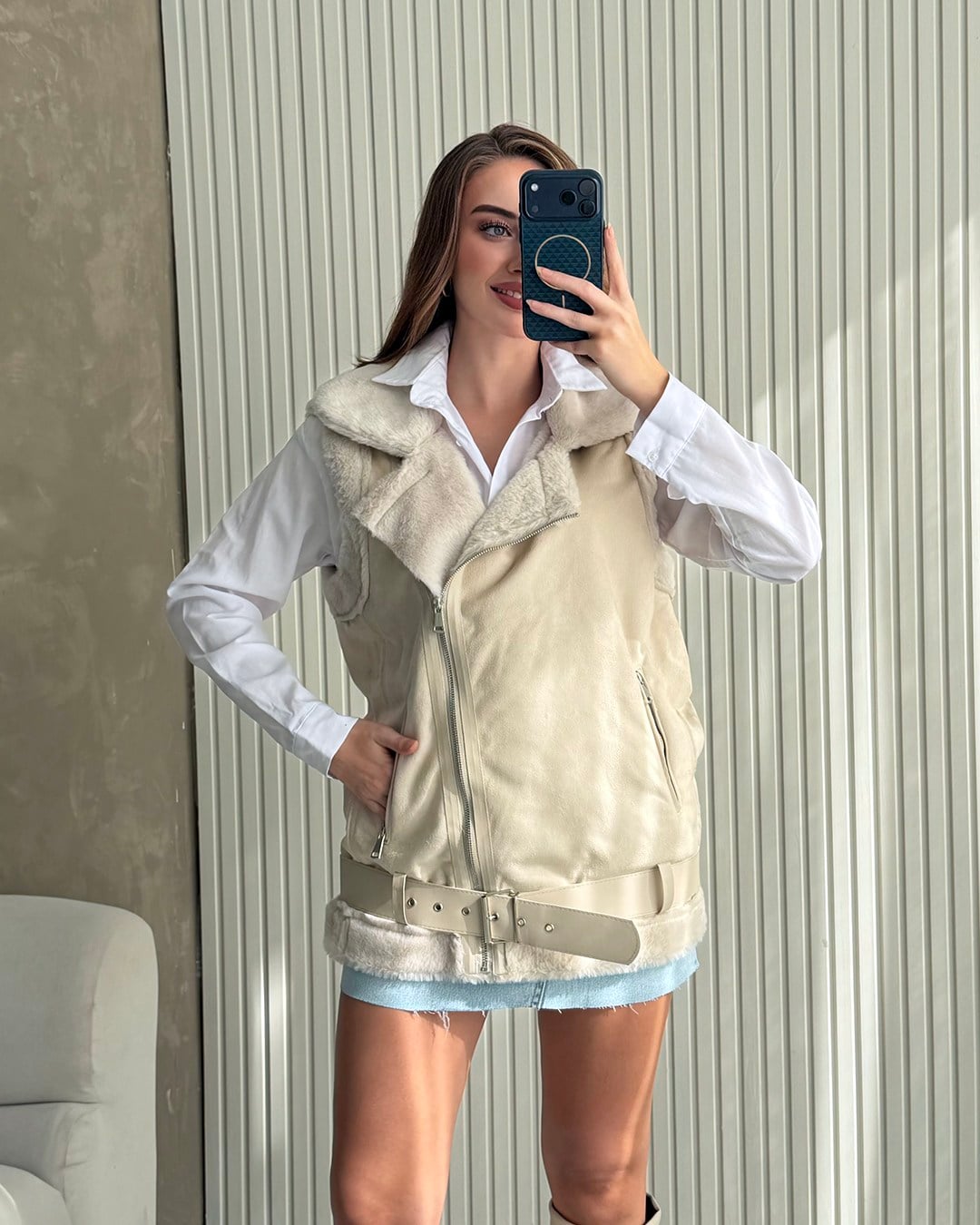 Peluş Astarlı Kemerli Oversize Bej Süet Yelek