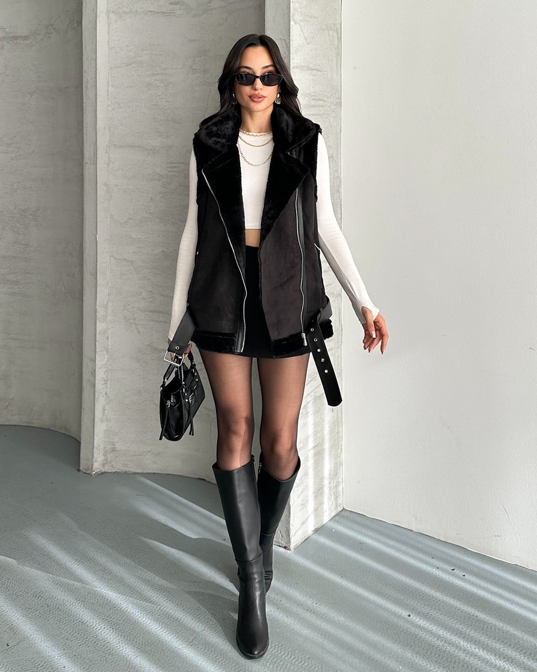 Peluş Astarlı Kemerli Oversize Siyah Süet Yelek