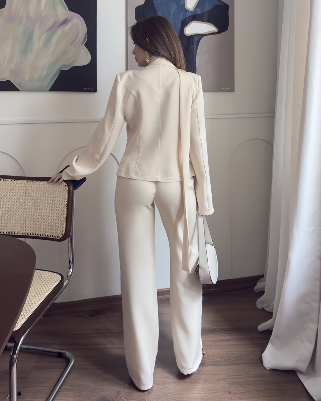 Şal Detaylı Krem Blazer Takım