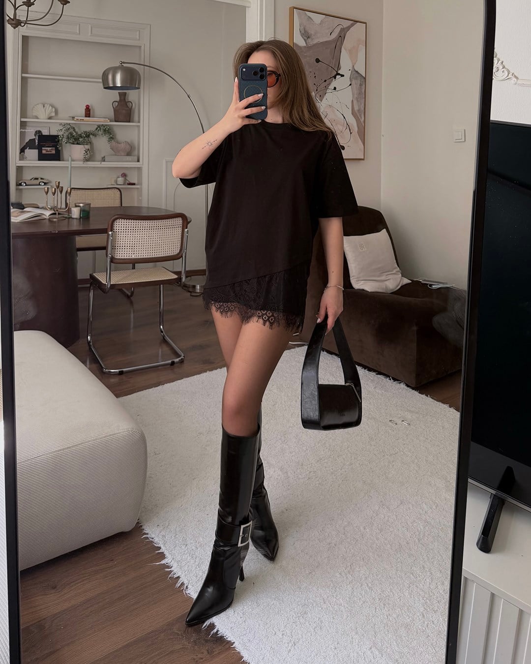 Siyah Dantel Detaylı Oversize Tişört