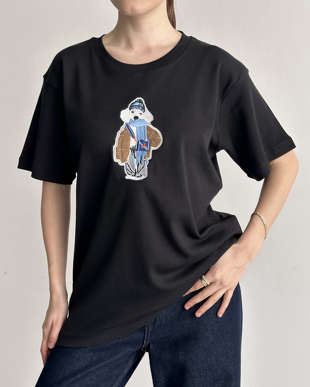 Siyah Nakış Detaylı Tişört