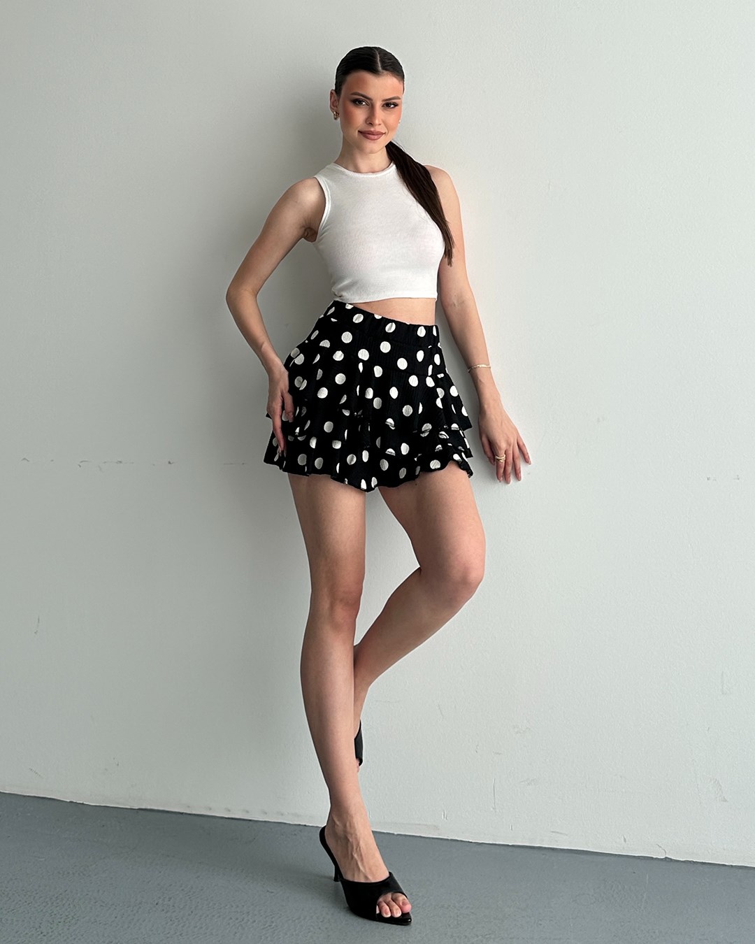 Siyah Puantiyeli Volanlı Şort Etek