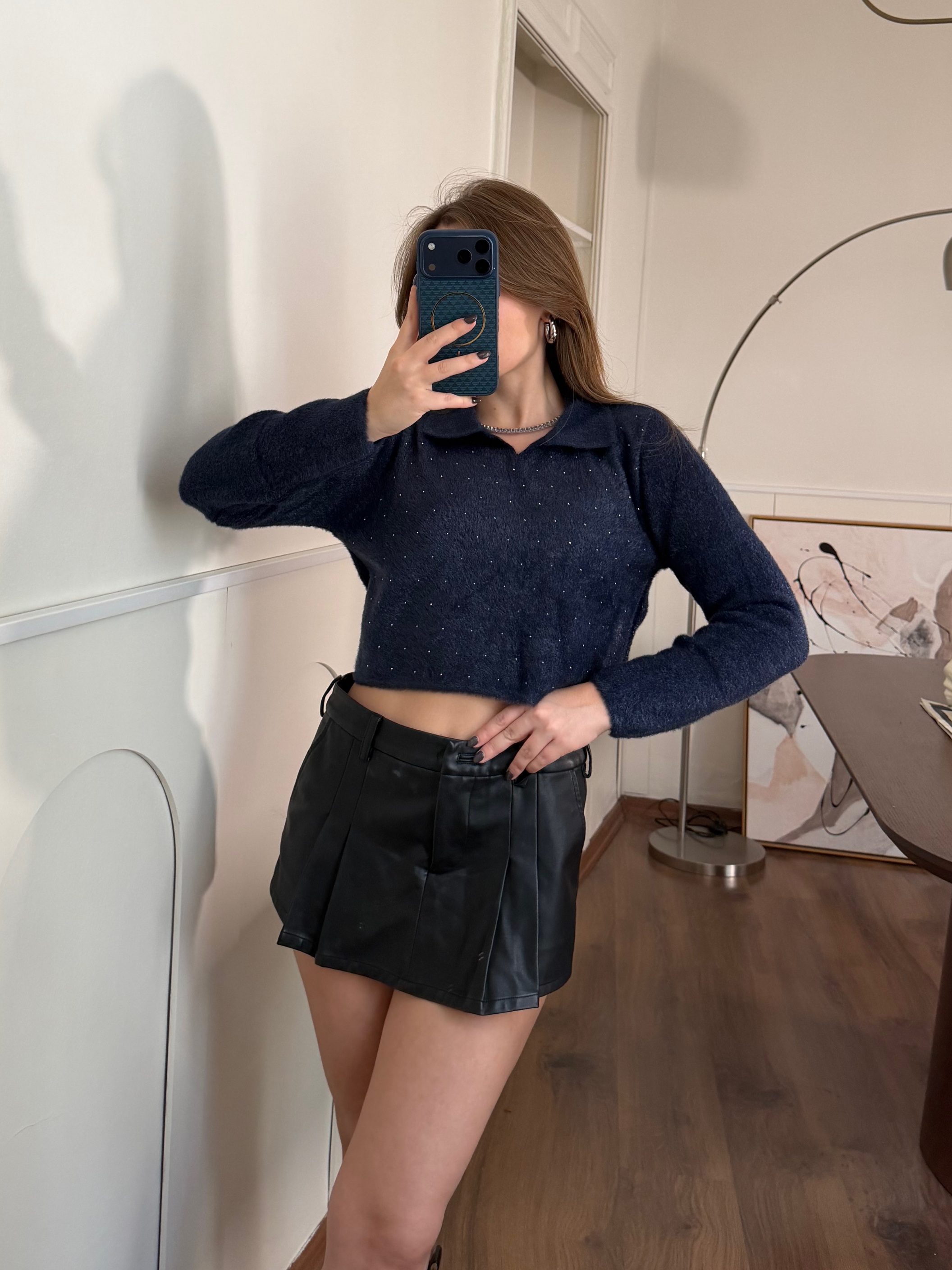 Taşlı Yakalı Lacivert Crop Kazak