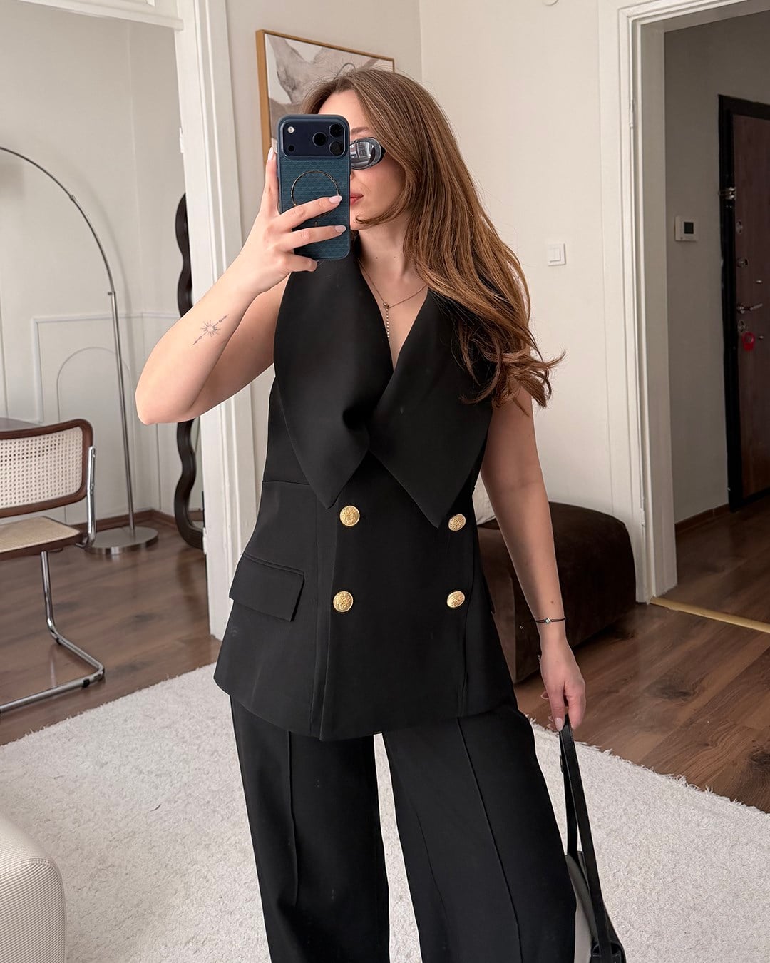 Valeria Gold Düğme Detaylı Siyah Yelek Pantolon Takım