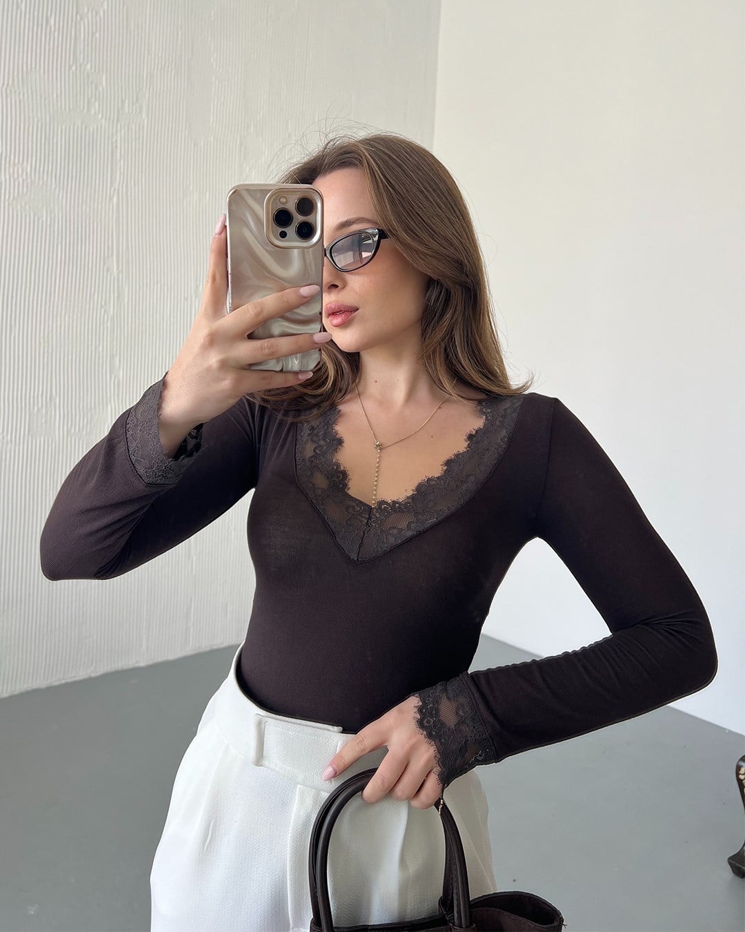 Dantel Detaylı V Yaka Kahverengi Body