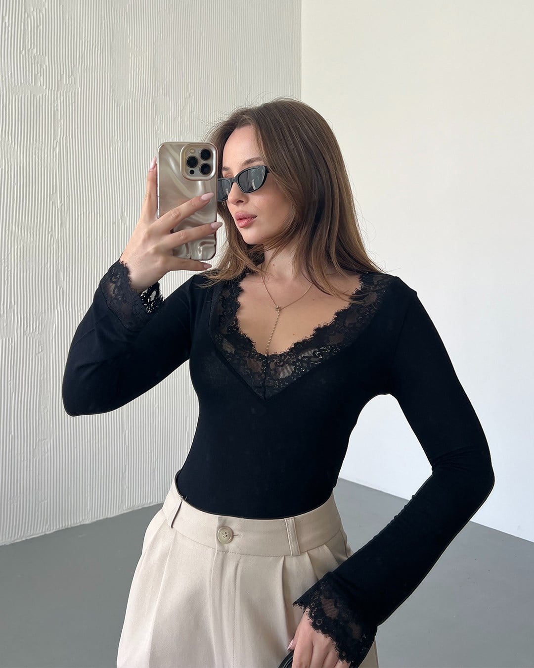 Dantel Detaylı V Yaka Siyah Body