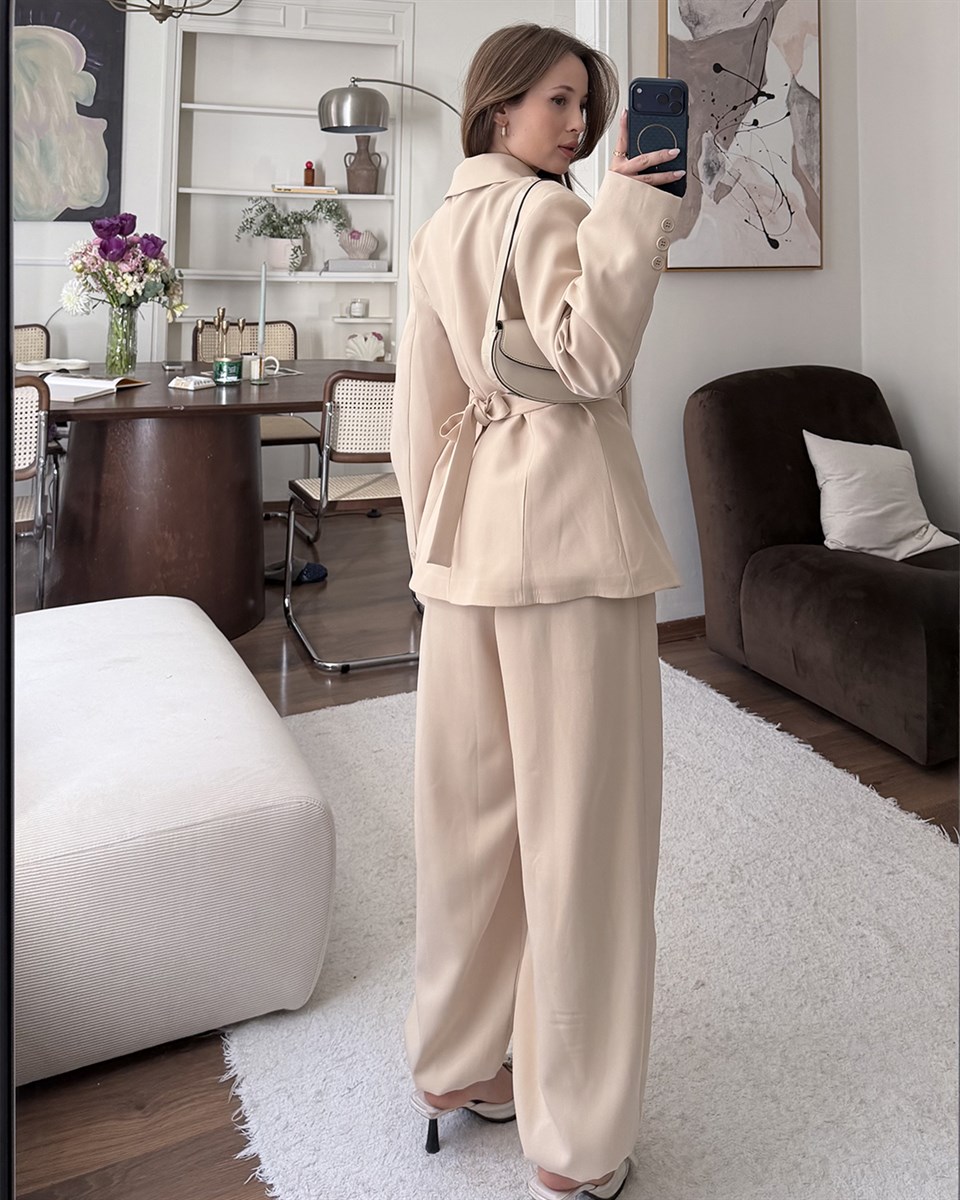 Bel Bağlamalı Bej Blazer Pantolon Takım