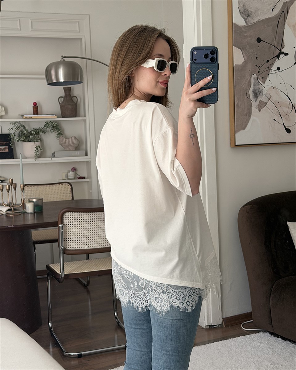 Beyaz Dantel Detaylı Oversize Tişört