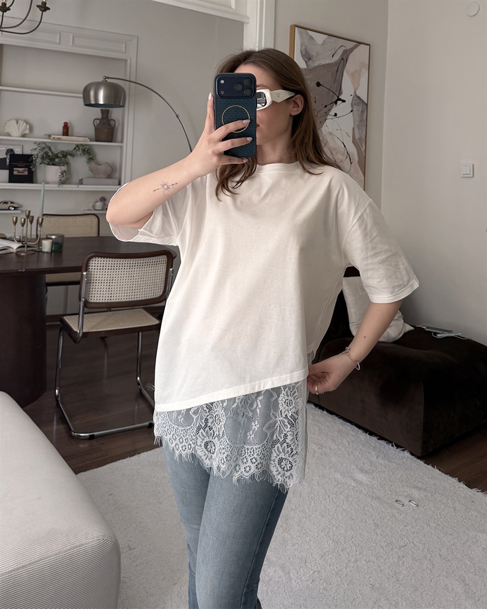 Beyaz Dantel Detaylı Oversize Tişört