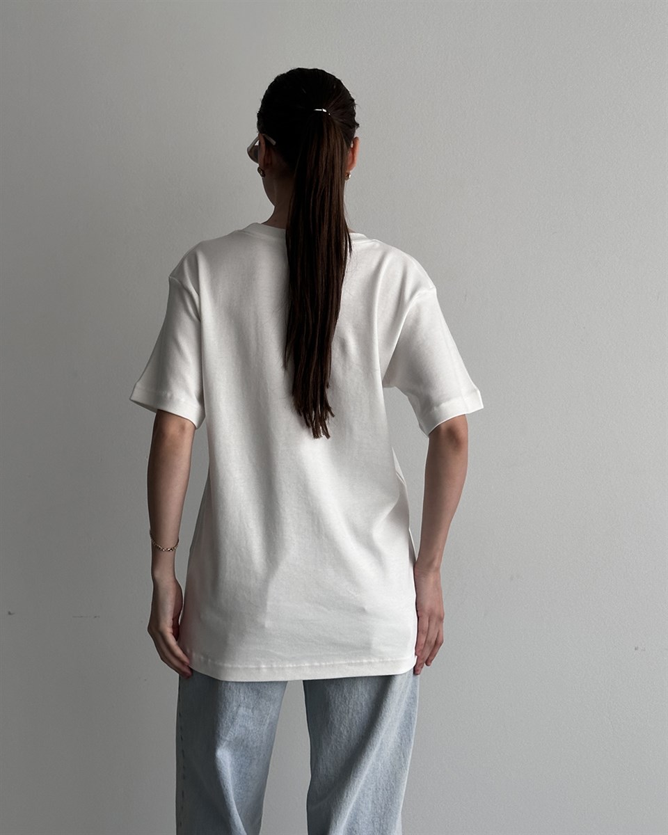 Beyaz Nakış Detaylı Tişört