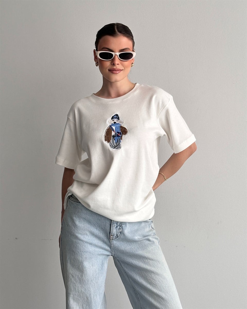 Beyaz Nakış Detaylı Tişört