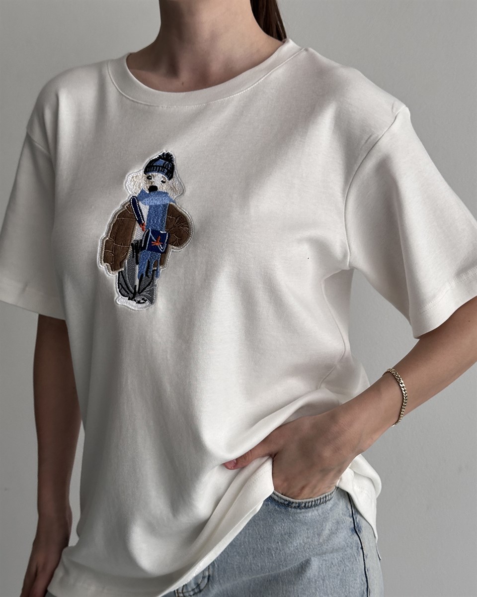 Beyaz Nakış Detaylı Tişört