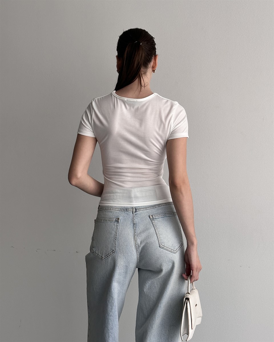 Beyaz Pencere Detaylı Tokalı Bluz