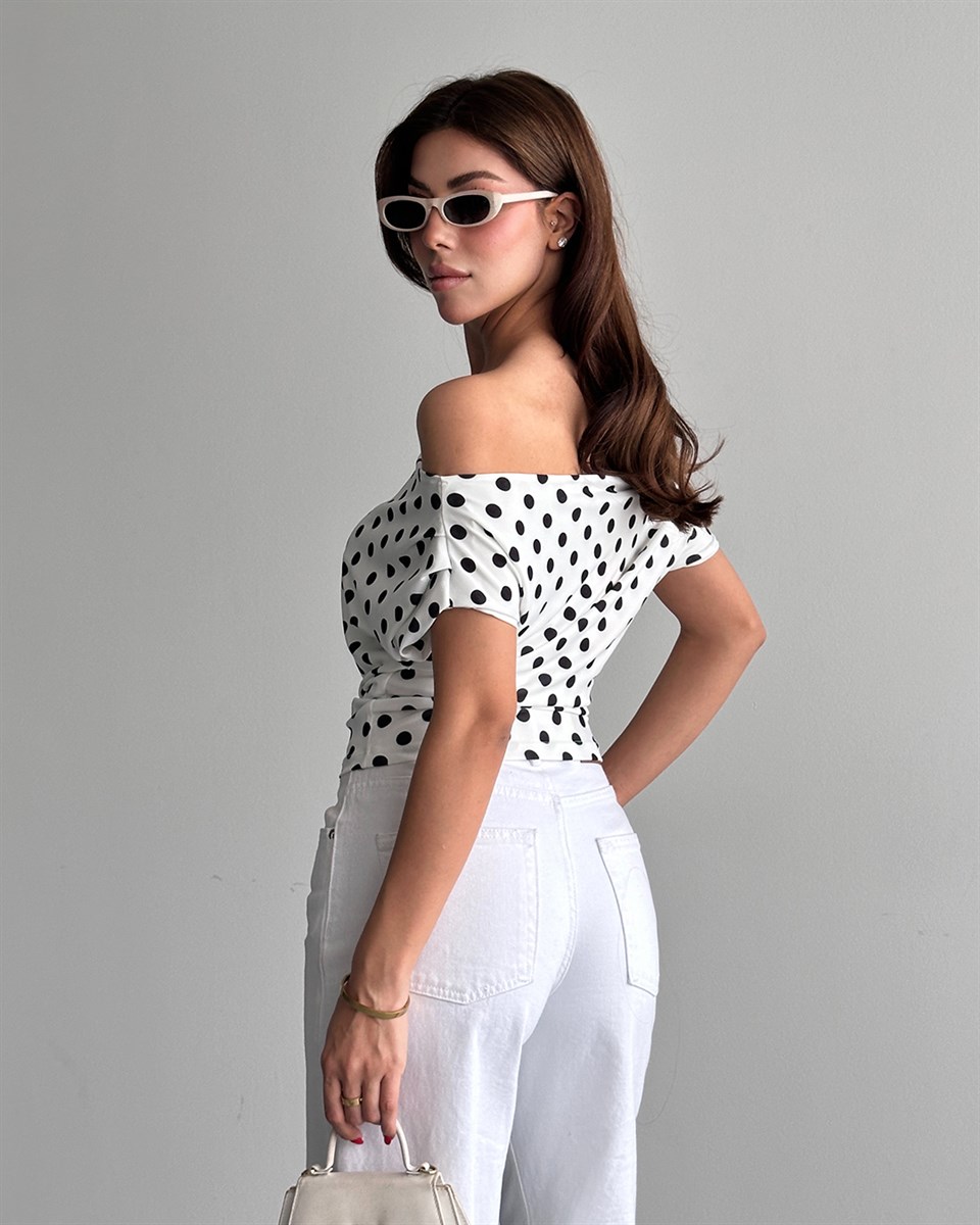 Beyaz Puantiyeli Asimetrik Yaka Bluz
