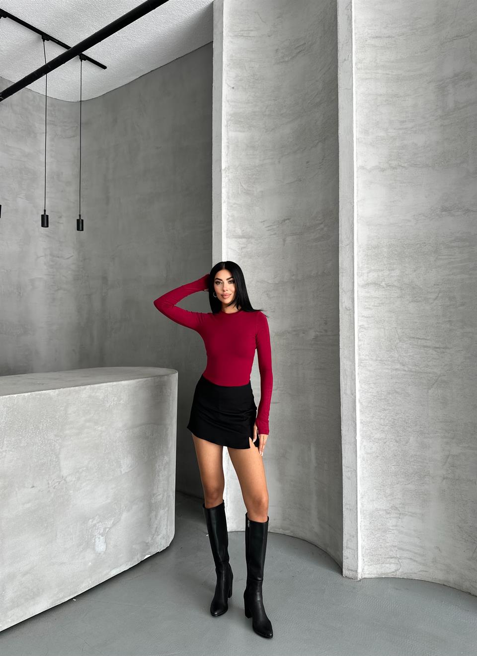 Bisiklet Yaka Parmak Geçmeli Bordo Bluz