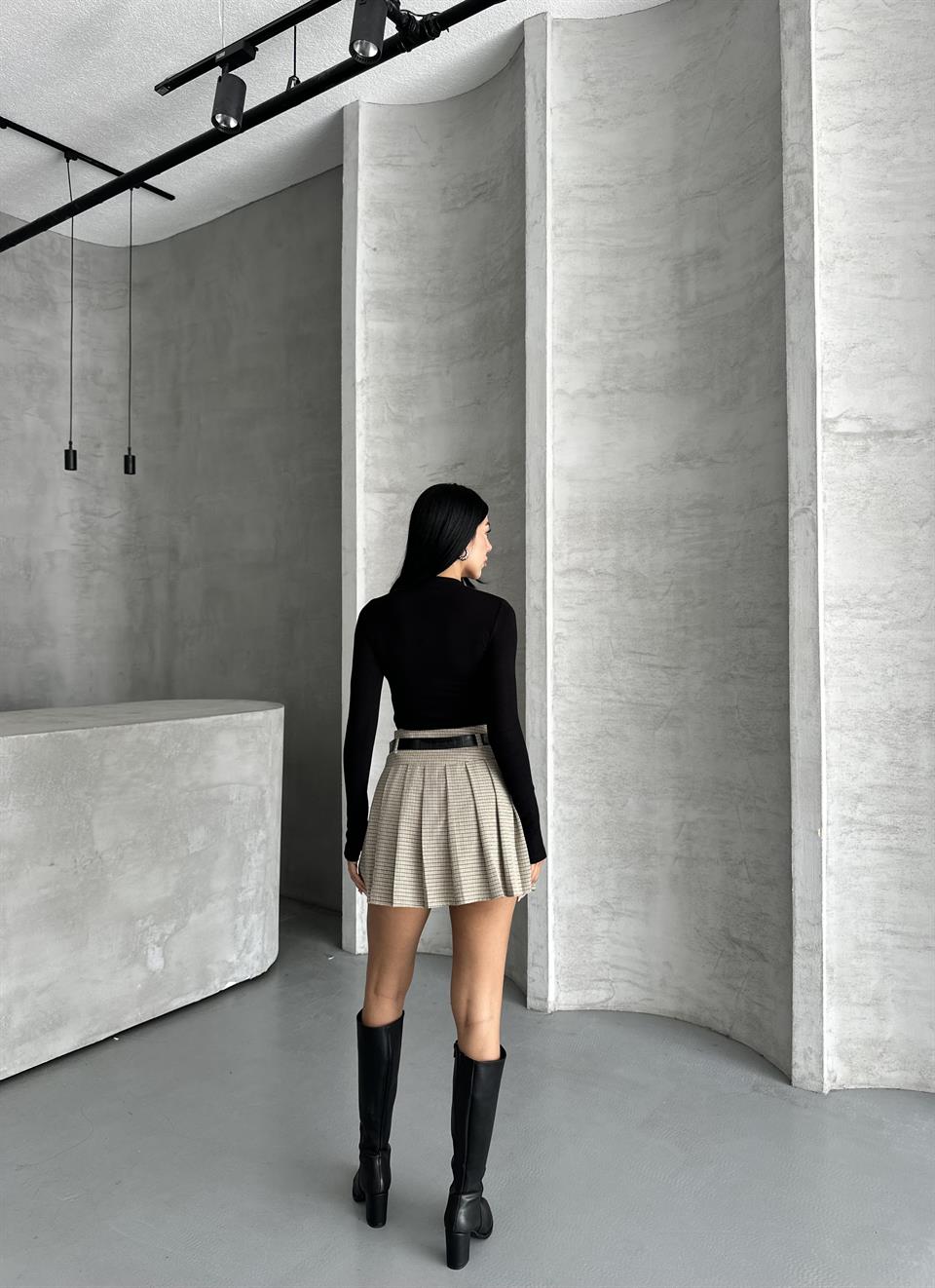 Bisiklet Yaka Parmak Geçmeli Siyah Bluz