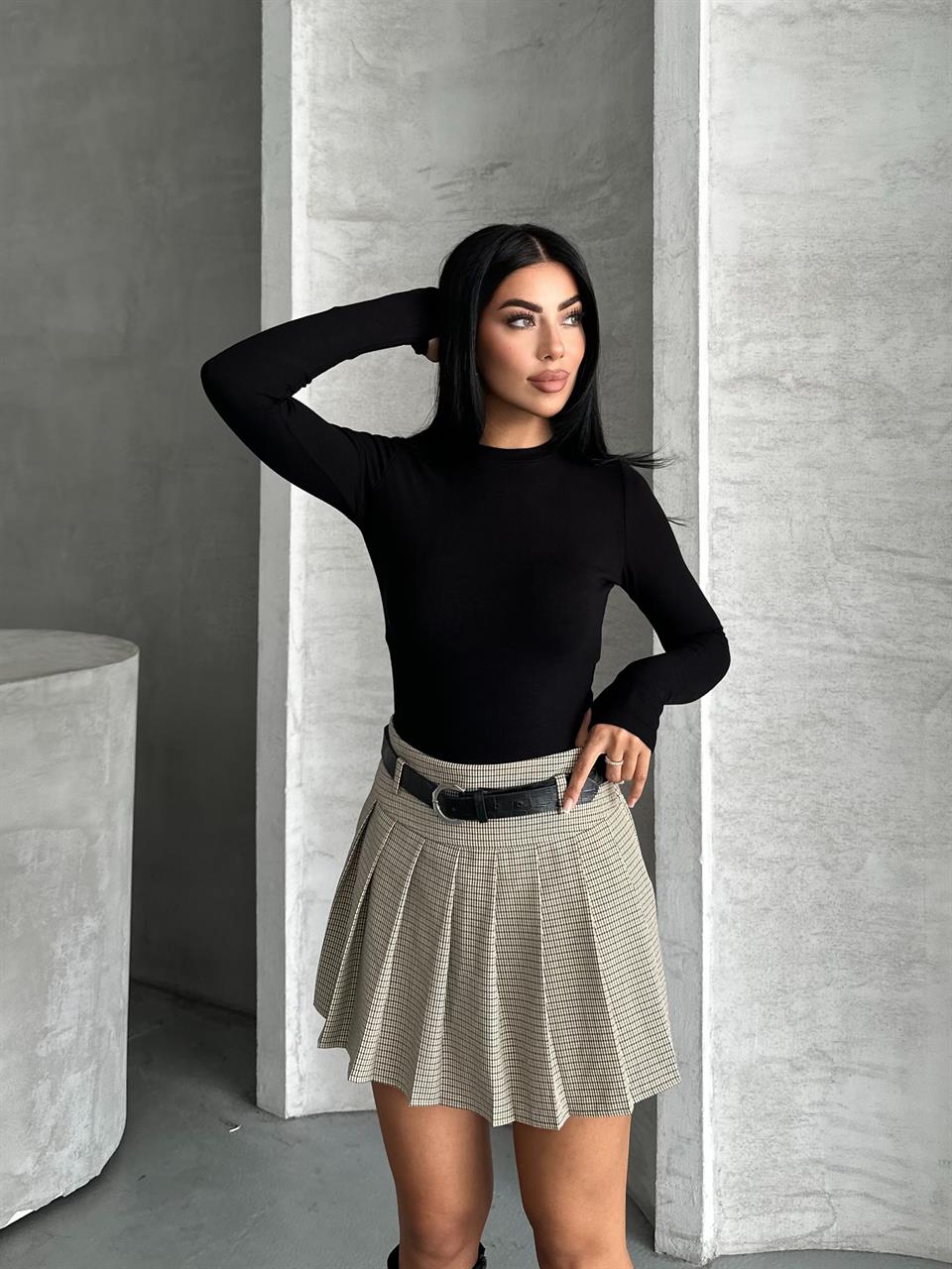 Bisiklet Yaka Parmak Geçmeli Siyah Bluz