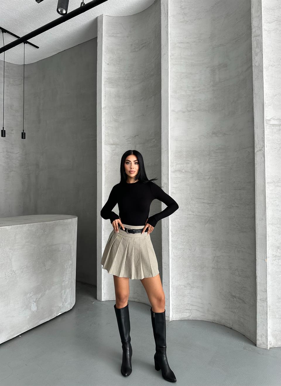 Bisiklet Yaka Parmak Geçmeli Siyah Bluz