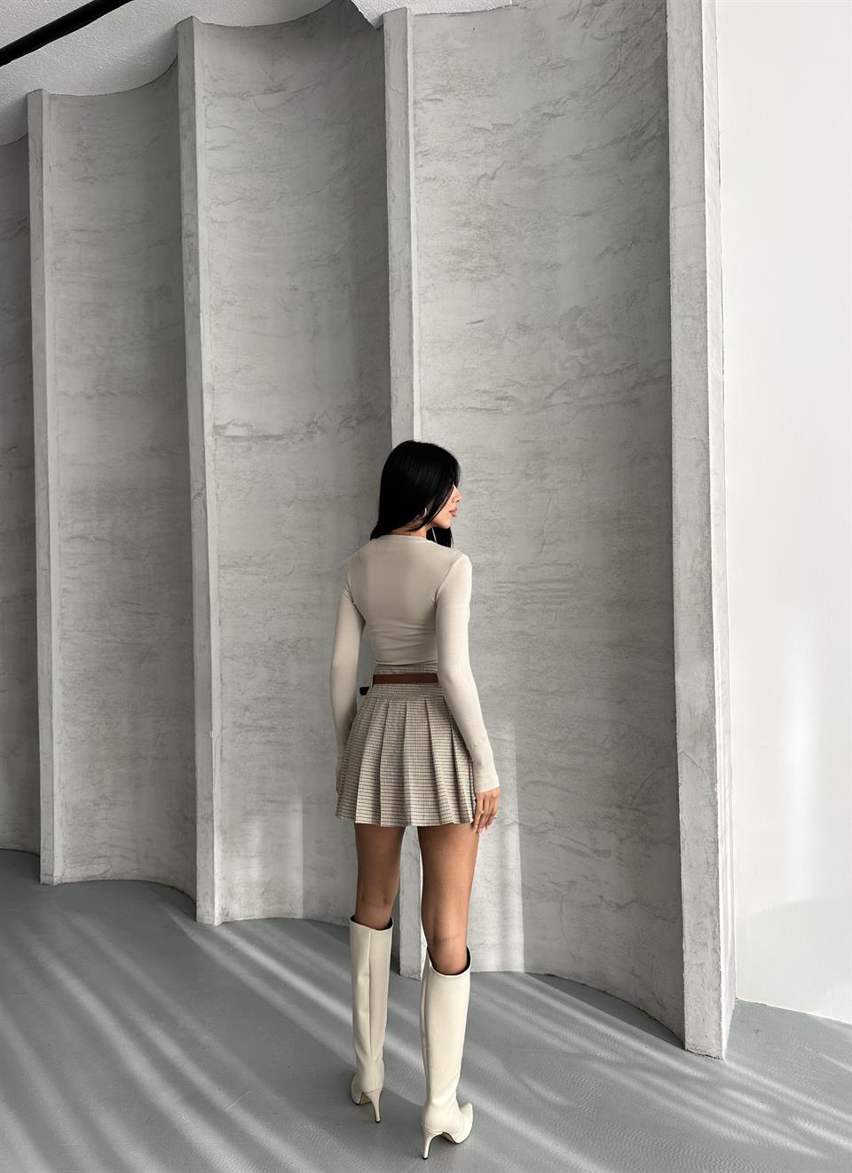 Bisiklet Yaka Parmak Geçmeli Ten Bluz