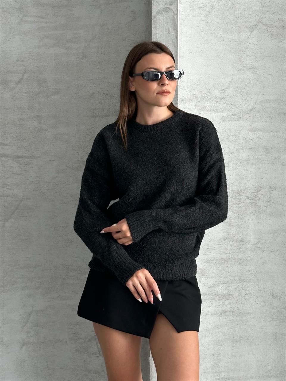 Bisiklet Yaka Yumuşak Siyah Oversize Kazak